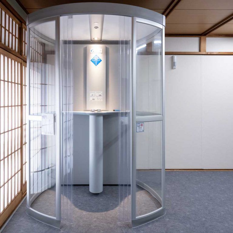 喫煙室 - ３階にご用意しております